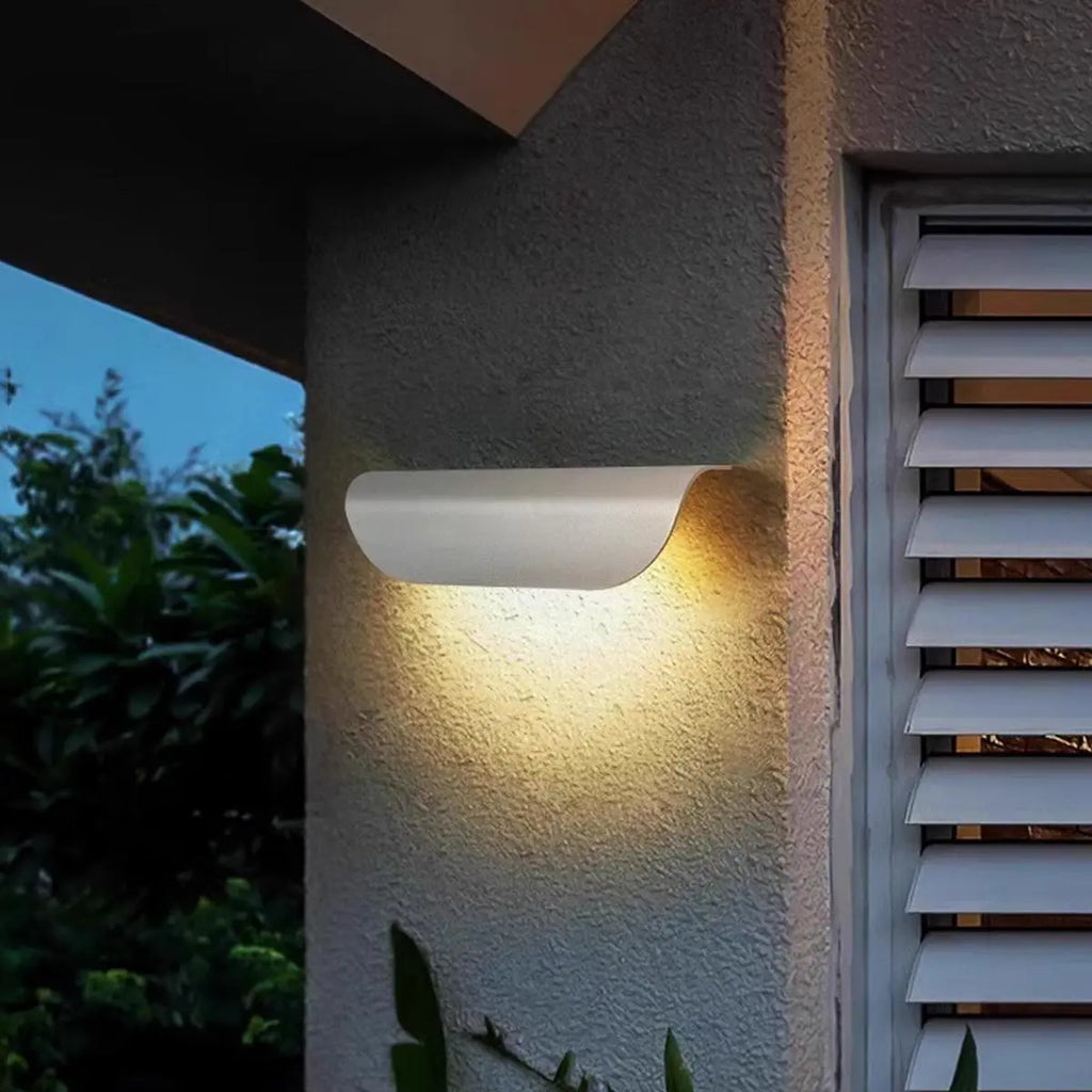 Curled Leaf Outdoor Wall Light | Desfino