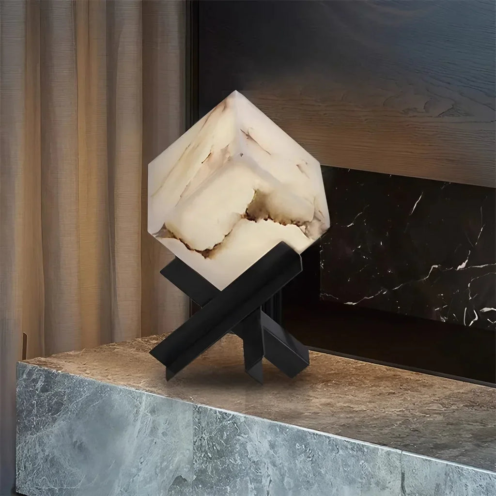 Quadratische Tischleuchte aus spanischem Alabaster im Light-Luxury-Stil | Desfino