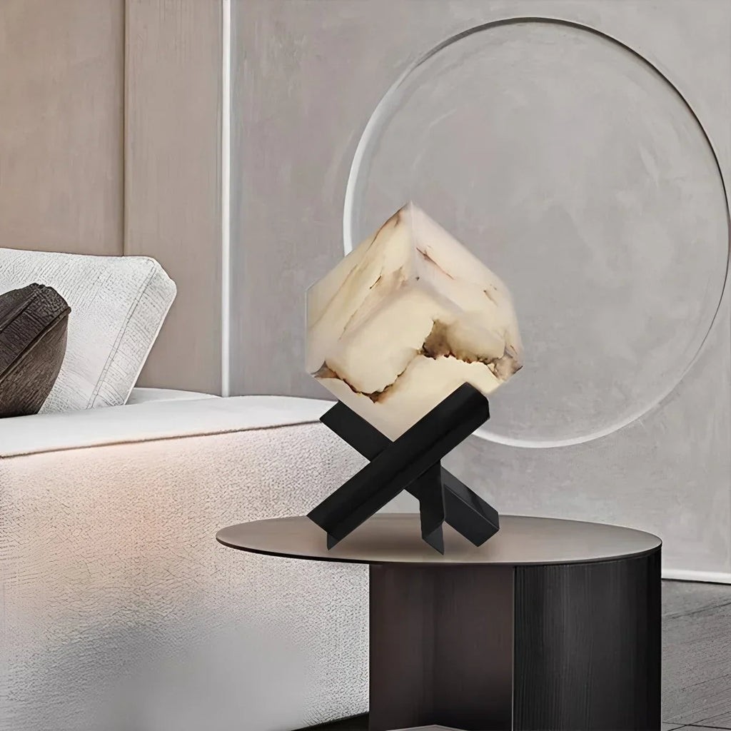 Quadratische Tischleuchte aus spanischem Alabaster im Light-Luxury-Stil | Desfino