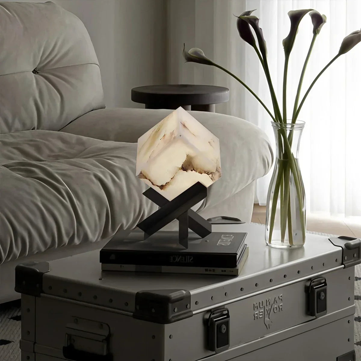 Quadratische Tischleuchte aus spanischem Alabaster im Light-Luxury-Stil | Desfino