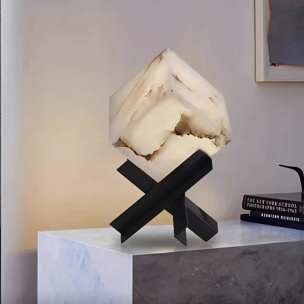 Quadratische Tischleuchte aus spanischem Alabaster im Light-Luxury-Stil | Desfino