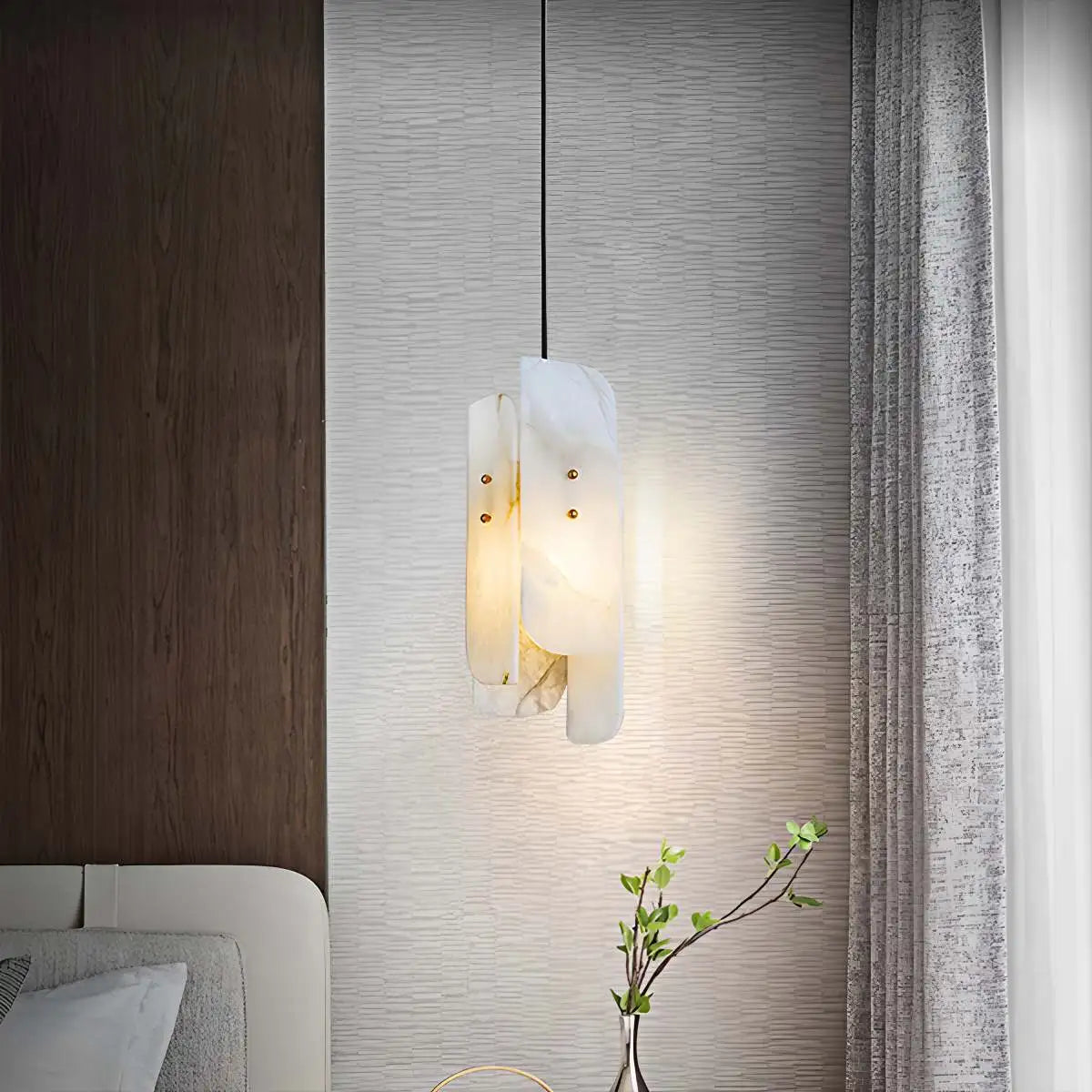 Minimalistische Pendelleuchte aus spanischem Alabaster mit künstlerischer Segmentgestaltung | Desfino