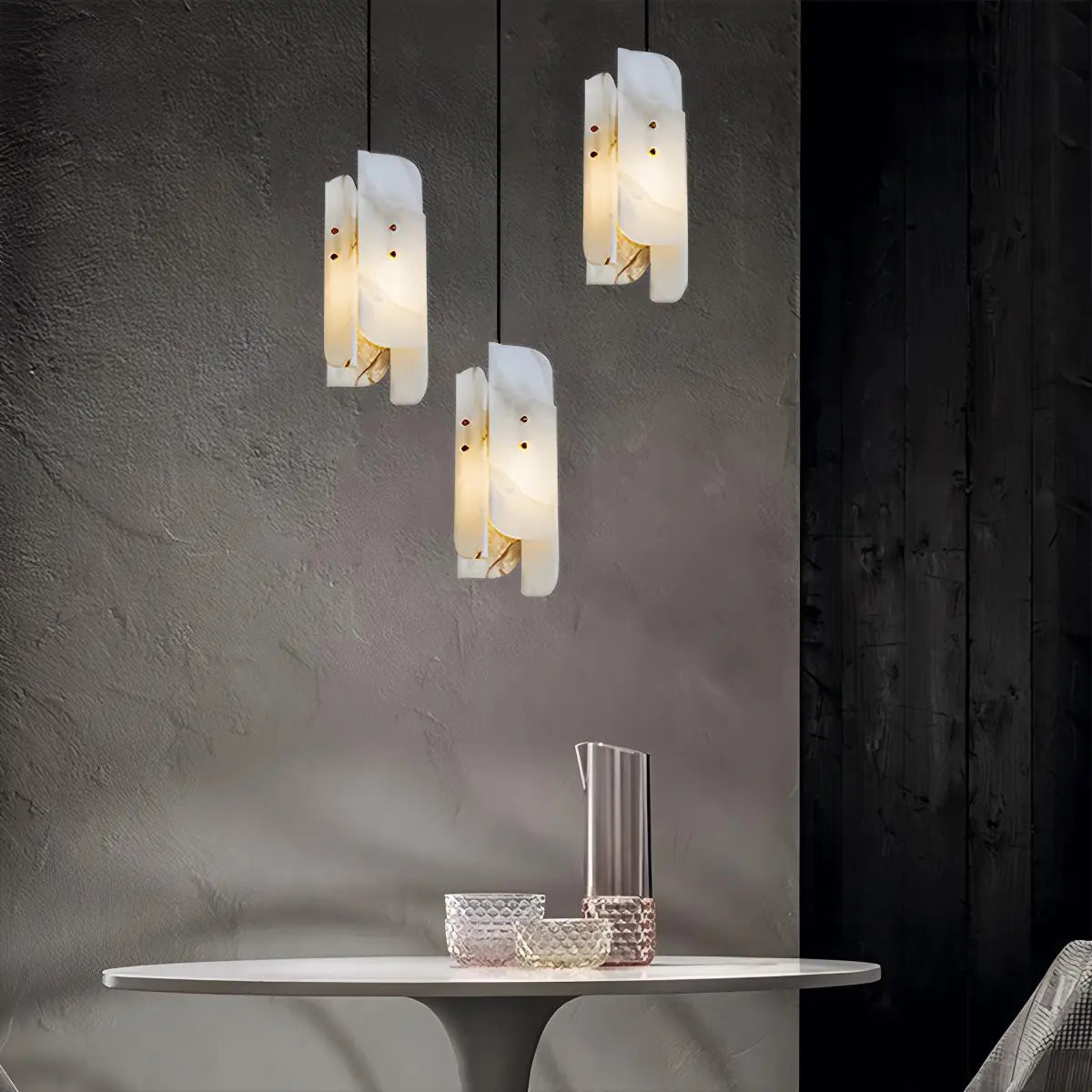 Minimalistische Pendelleuchte aus spanischem Alabaster mit künstlerischer Segmentgestaltung | Desfino