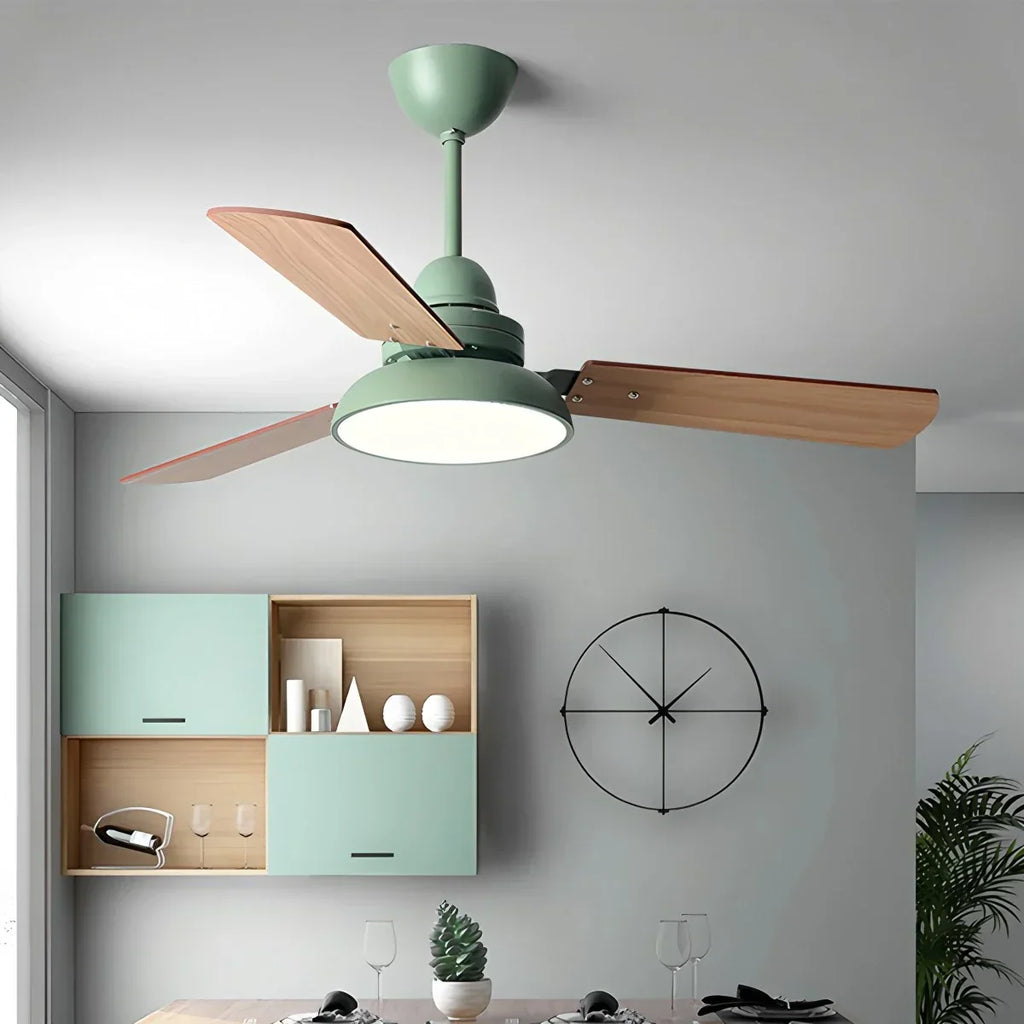 Moderne minimalistische Deckenventilatorleuchte mit drei Blättern | Desfino