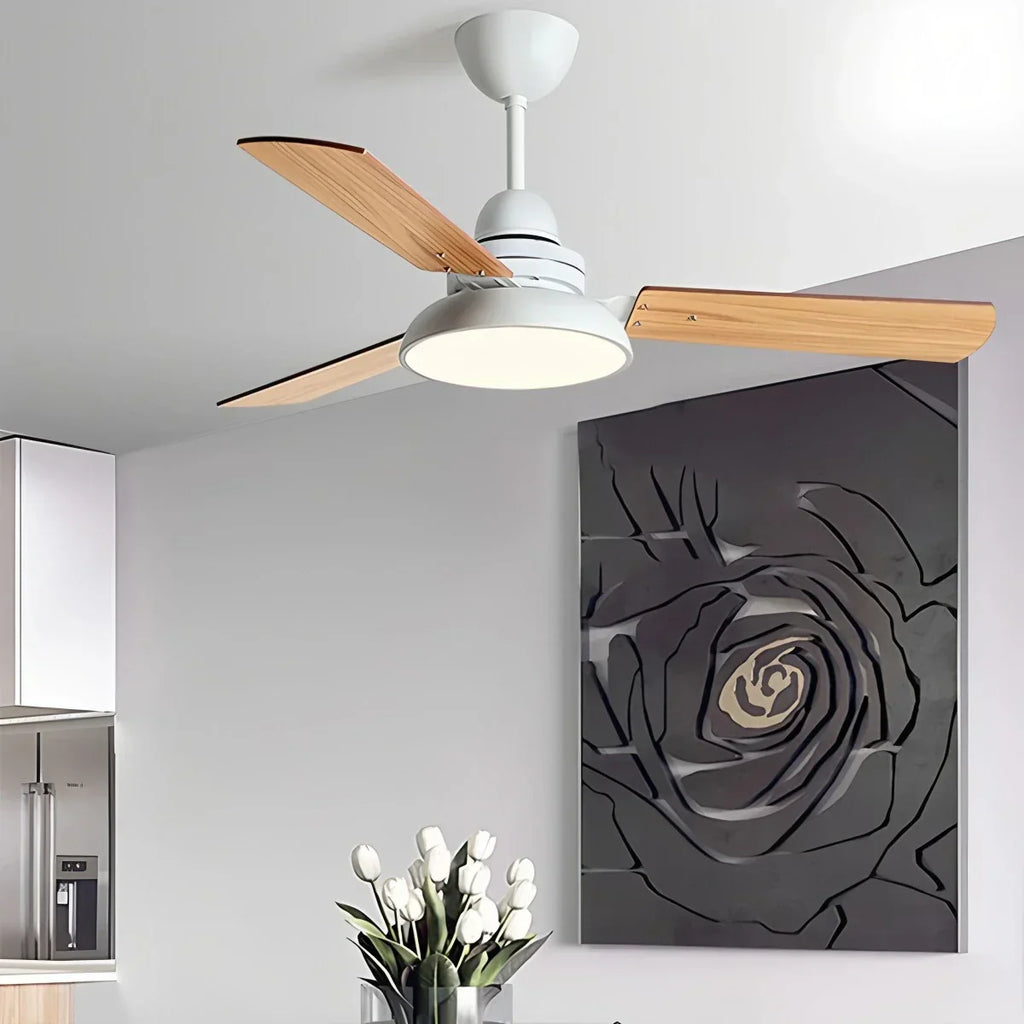 Moderne minimalistische Deckenventilatorleuchte mit drei Blättern | Desfino