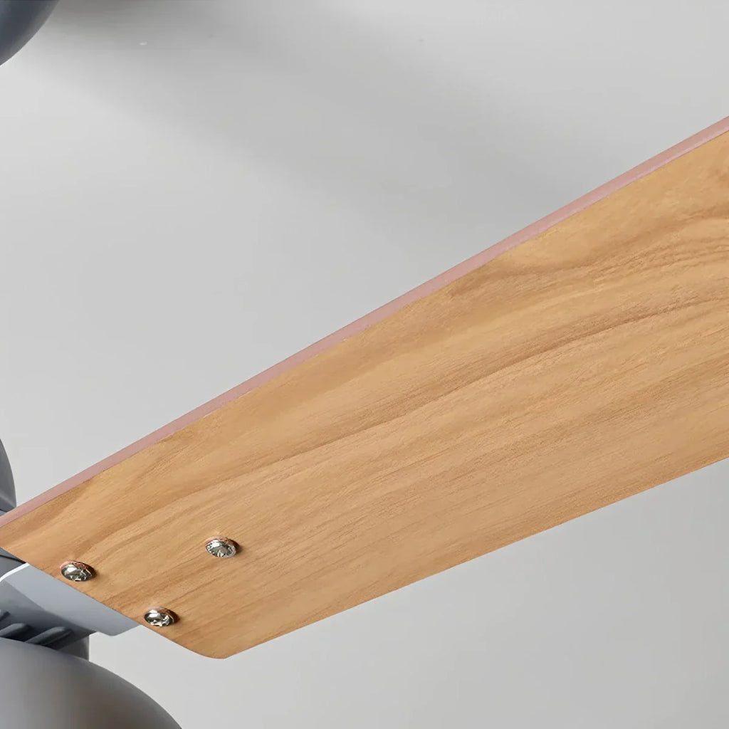 Moderne minimalistische Deckenventilatorleuchte mit drei Blättern | Desfino