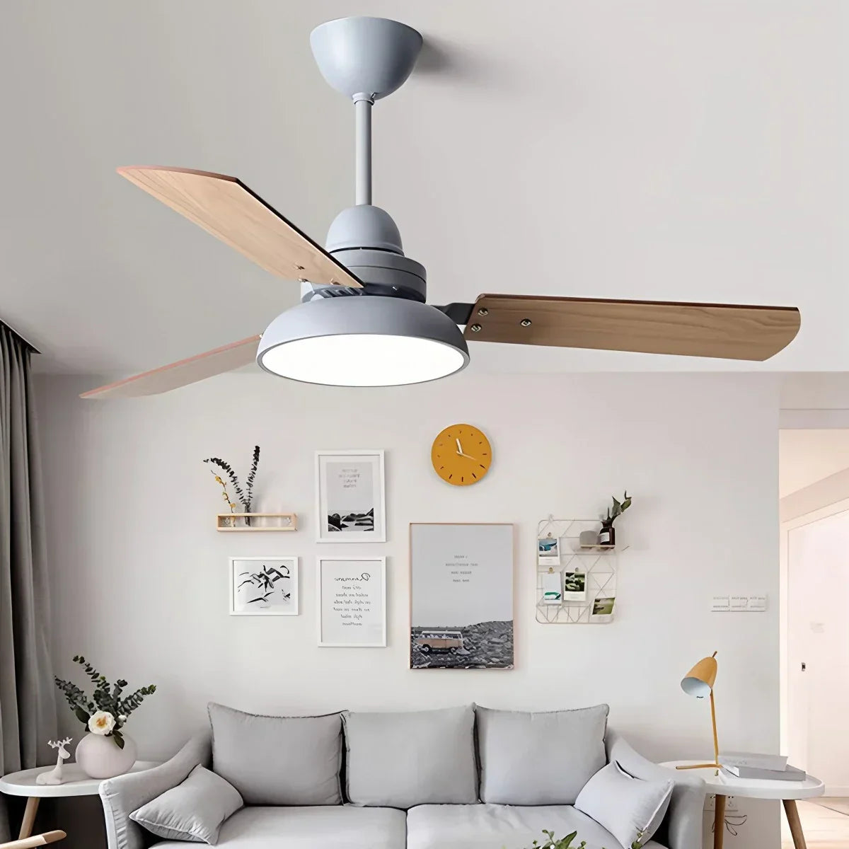 Moderne minimalistische Deckenventilatorleuchte mit drei Blättern | Desfino