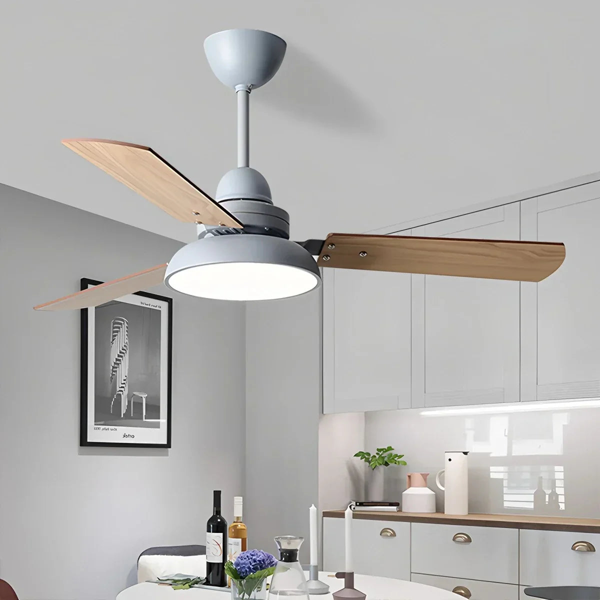Moderne minimalistische Deckenventilatorleuchte mit drei Blättern | Desfino