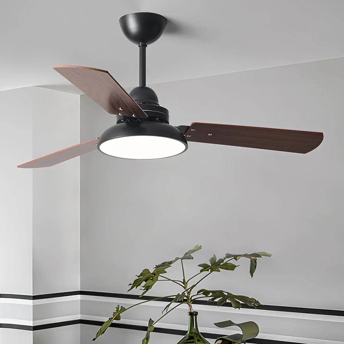 Moderne minimalistische Deckenventilatorleuchte mit drei Blättern | Desfino
