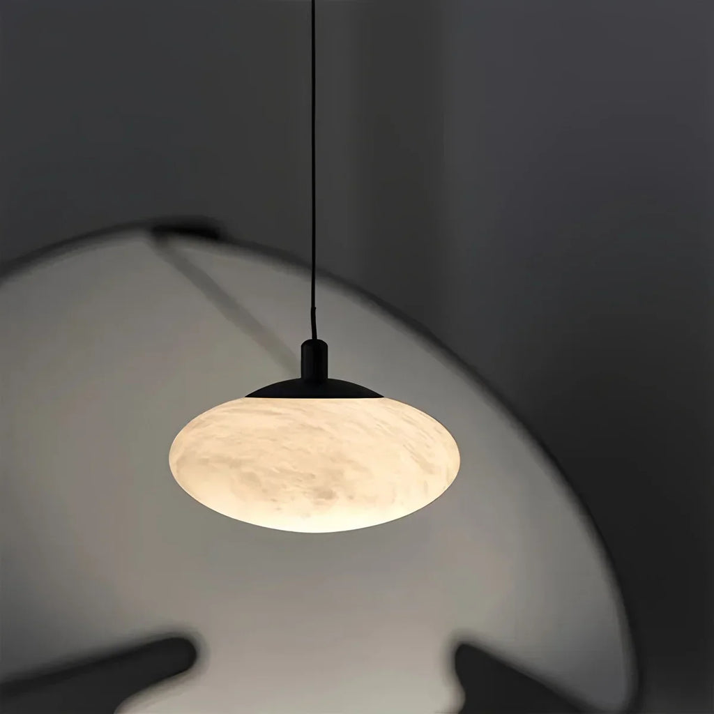 Moderne ovale Pendelleuchte aus spanischem Alabaster für das Schlafzimmer | Desfino