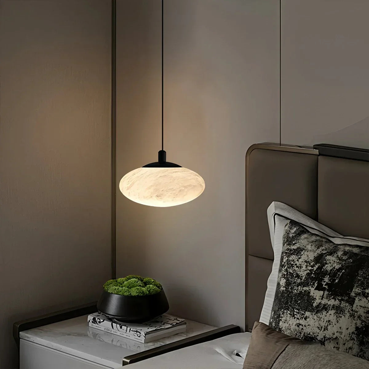 Moderne ovale Pendelleuchte aus spanischem Alabaster für das Schlafzimmer | Desfino