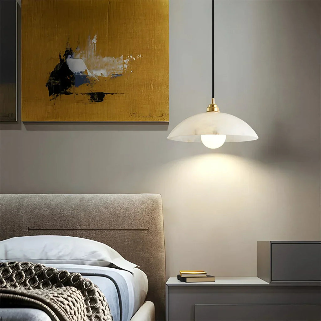 Pendelleuchte aus spanischem Alabaster in Kuppelform für das Esszimmer | Desfino