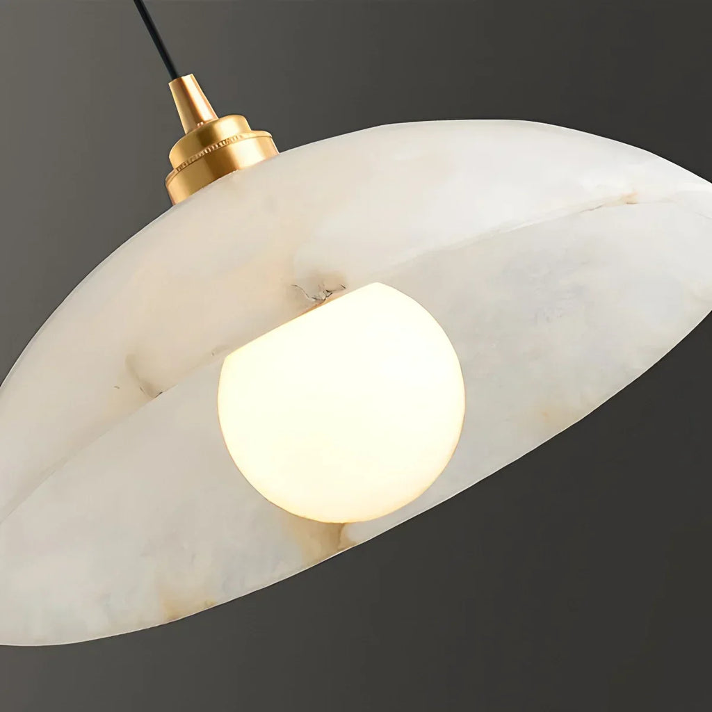 Pendelleuchte aus spanischem Alabaster in Kuppelform für das Esszimmer | Desfino