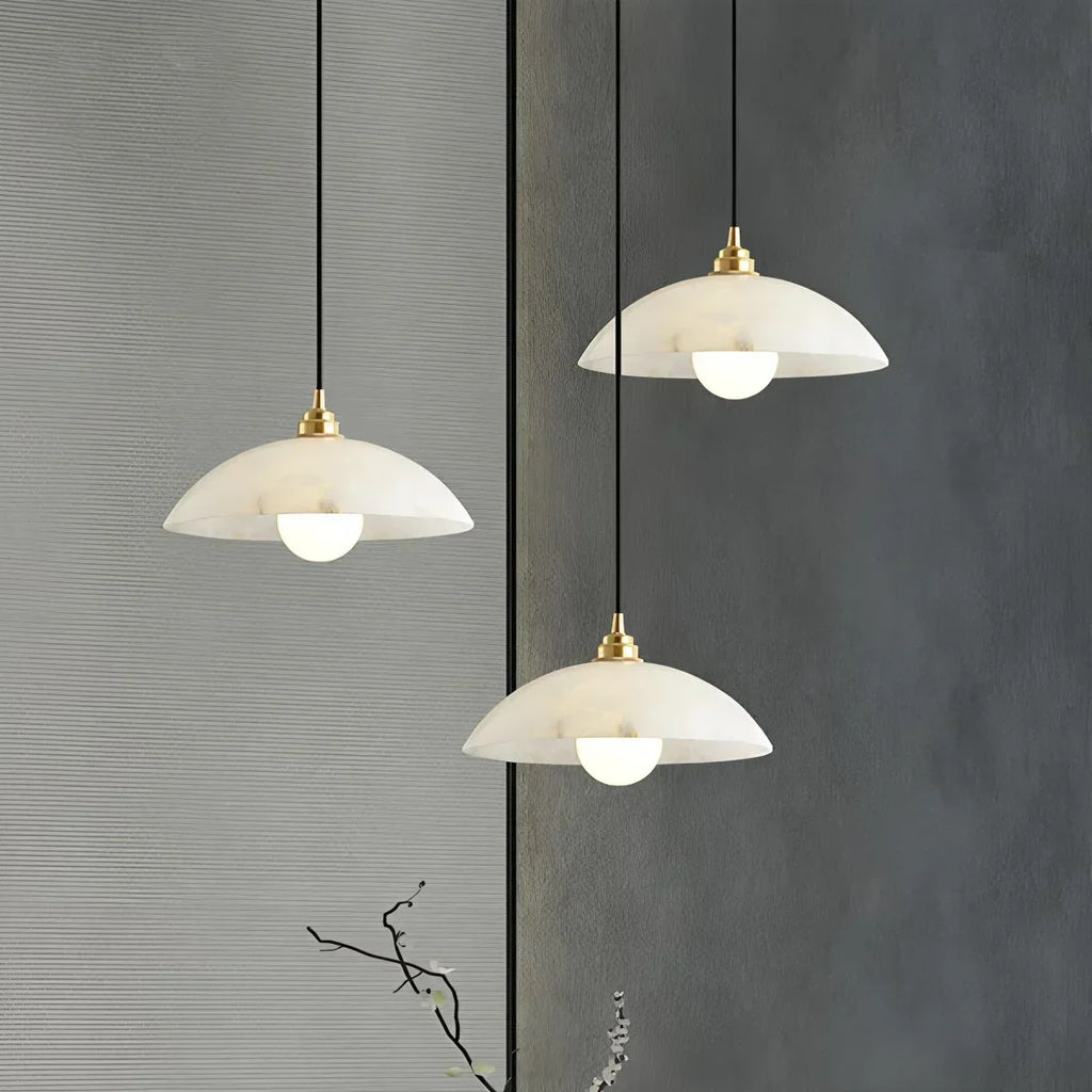 Pendelleuchte aus spanischem Alabaster in Kuppelform für das Esszimmer | Desfino