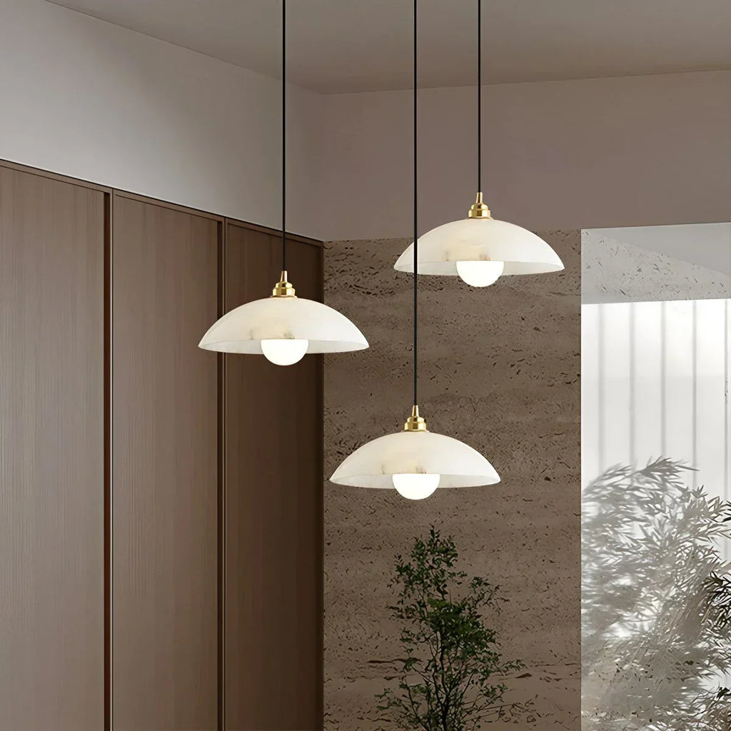 Pendelleuchte aus spanischem Alabaster in Kuppelform für das Esszimmer | Desfino