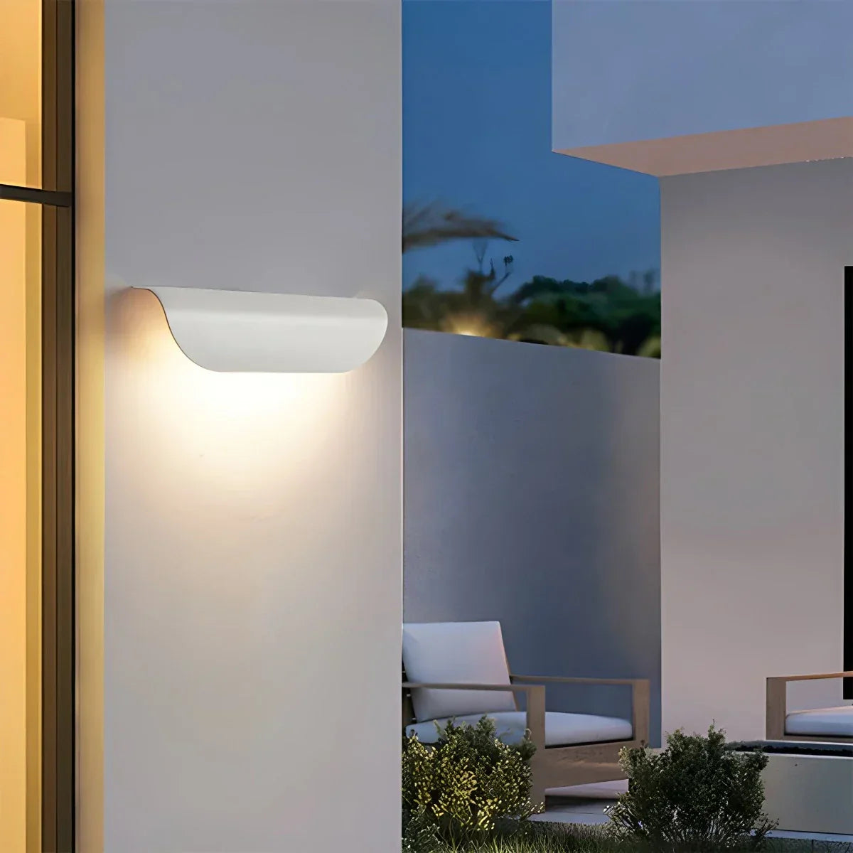 Curled Leaf Outdoor Wall Light | Desfino