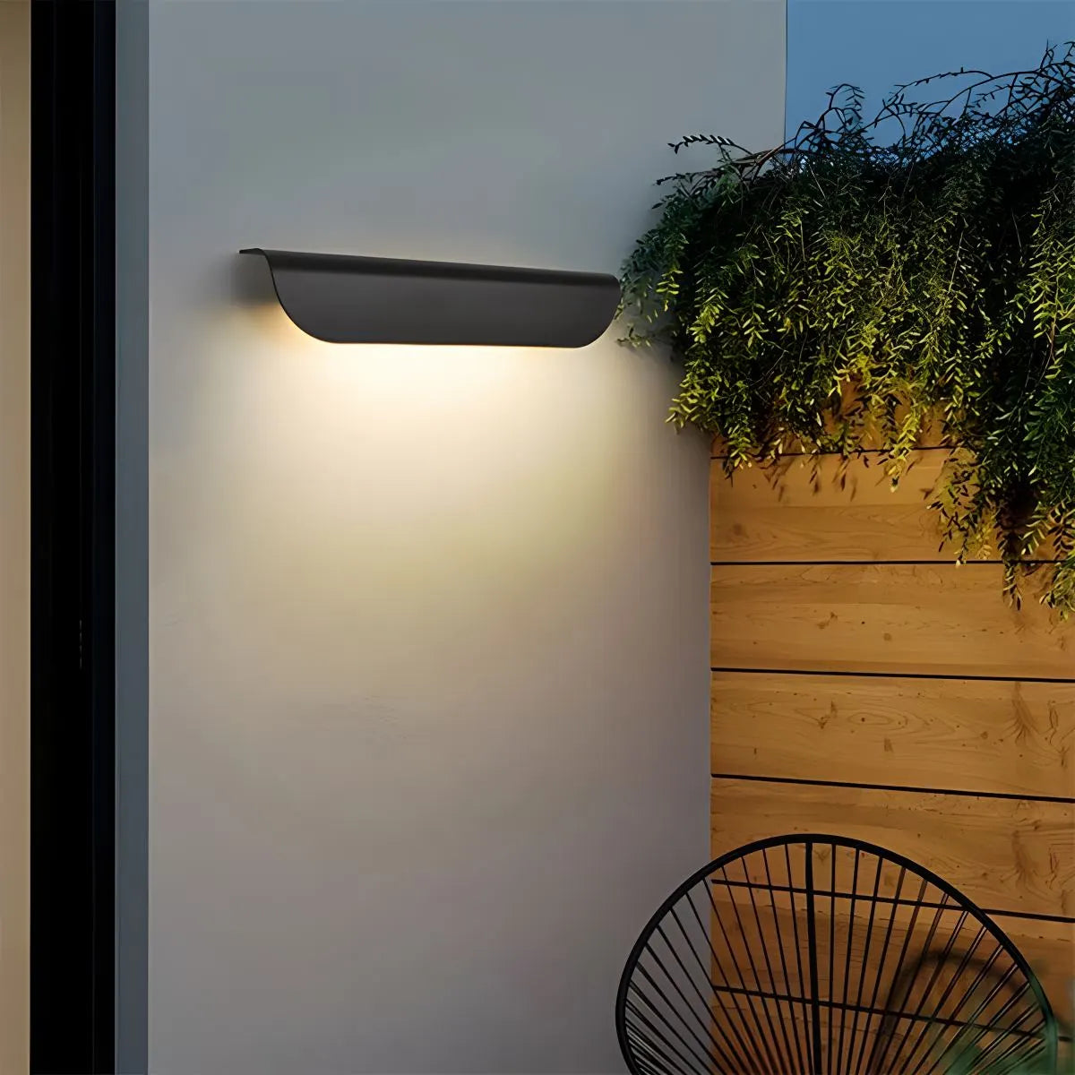 Curled Leaf Outdoor Wall Light | Desfino