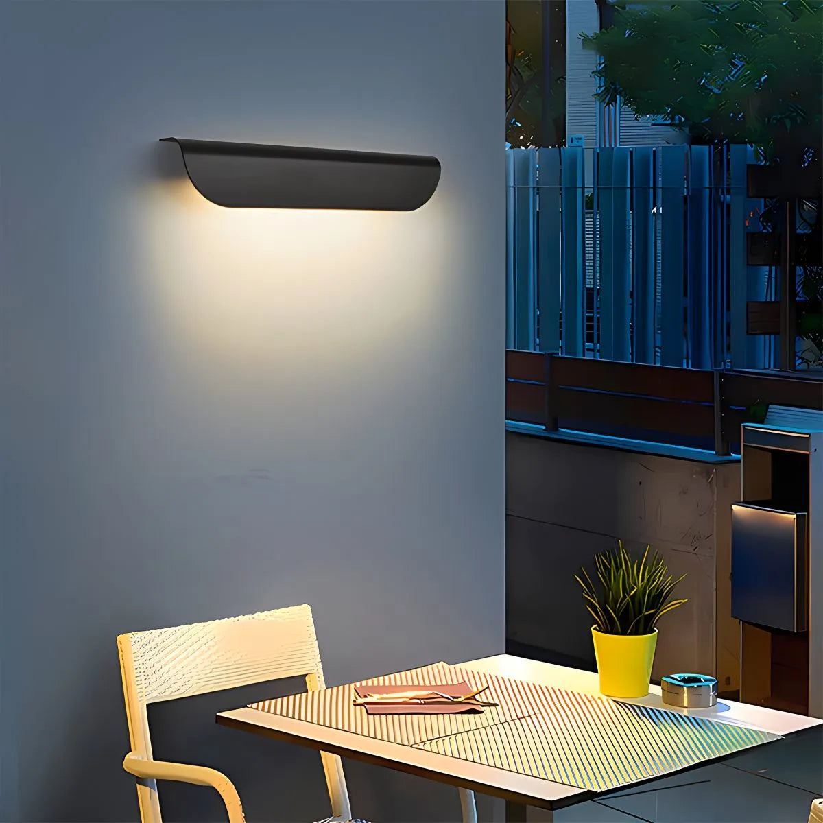 Curled Leaf Outdoor Wall Light | Desfino