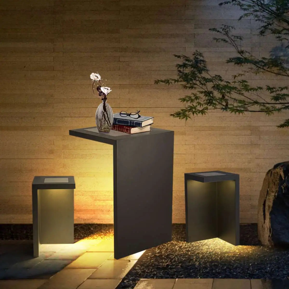 Solar-Stehlampe als Tisch und Hocker | Desfino
