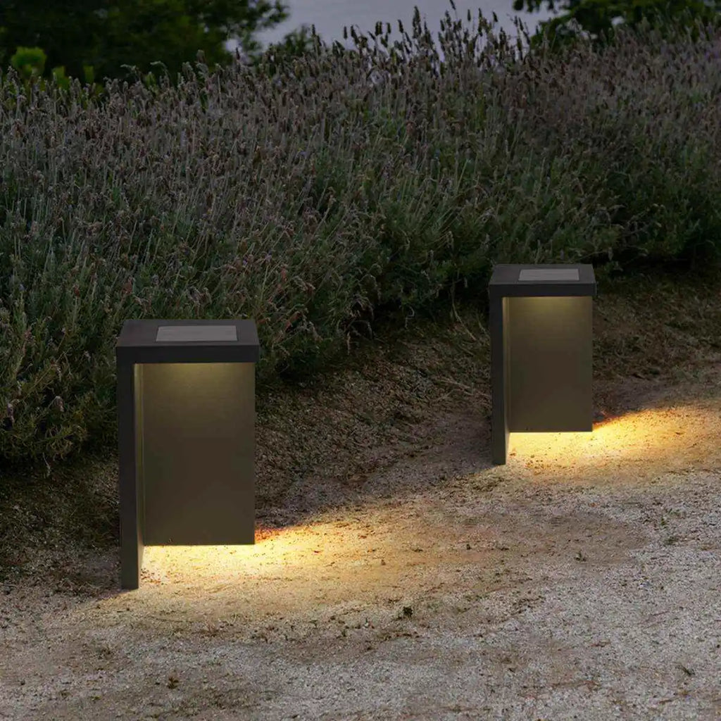 Solar-Stehlampe als Tisch und Hocker | Desfino