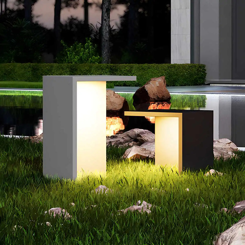 Solar-Stehlampe als Tisch und Hocker | Desfino