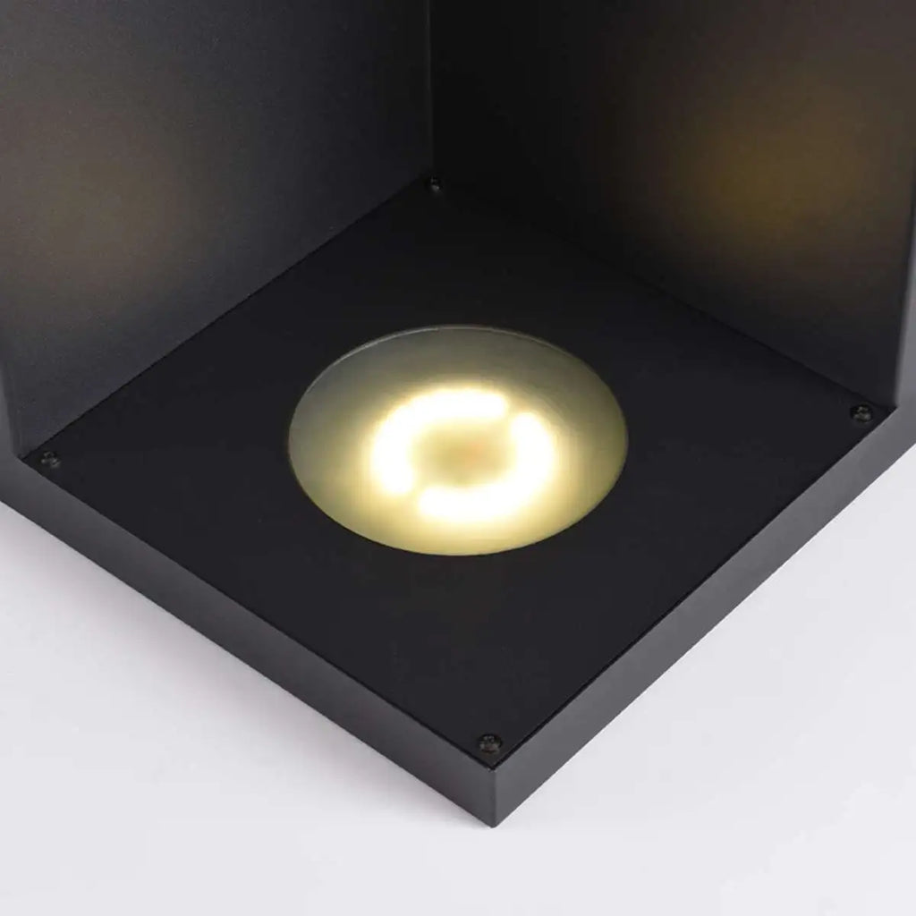 Solar-Stehlampe als Tisch und Hocker | Desfino