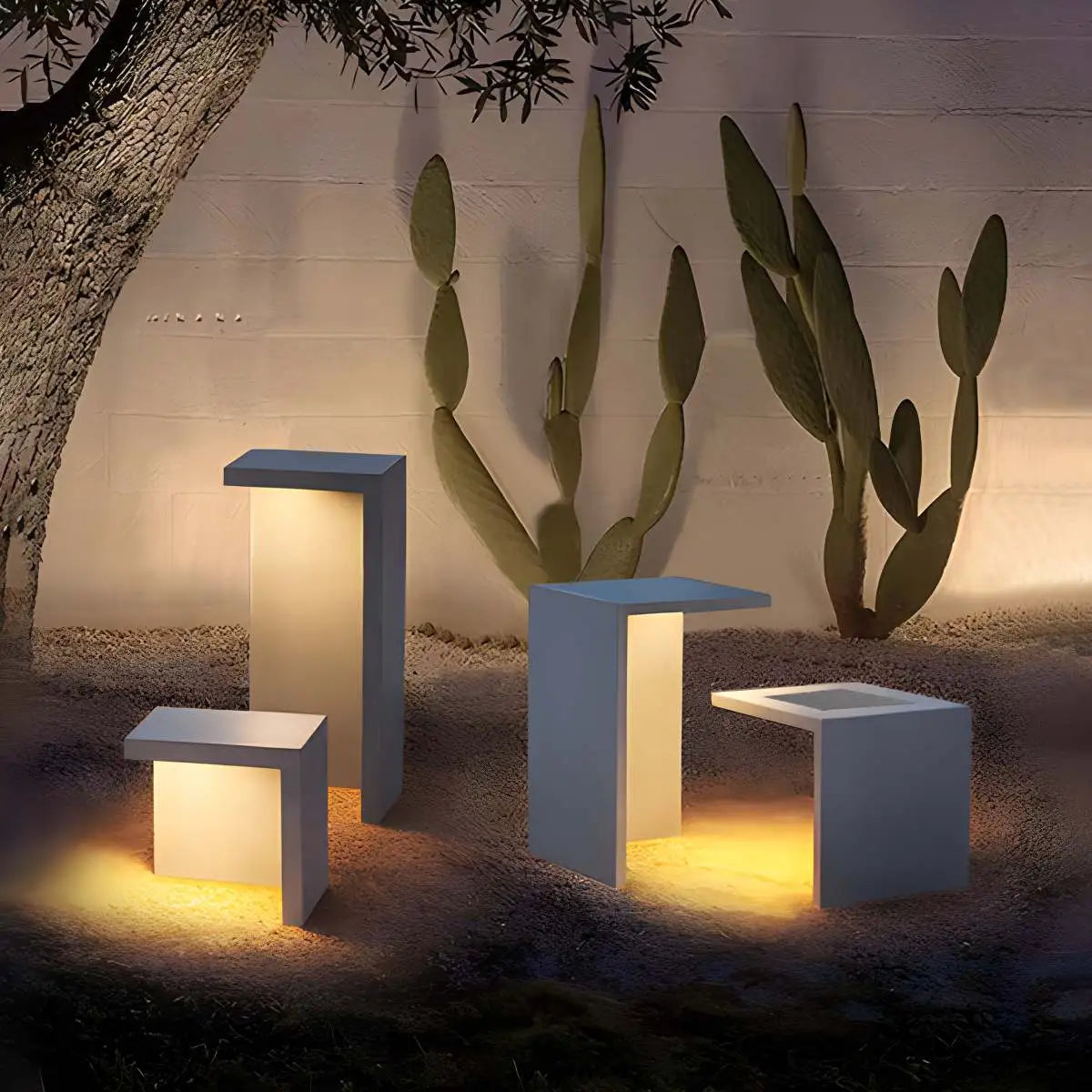 Solar-Stehlampe als Tisch und Hocker | Desfino