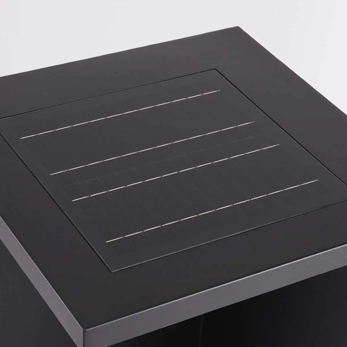 Solar-Stehlampe als Tisch und Hocker | Desfino