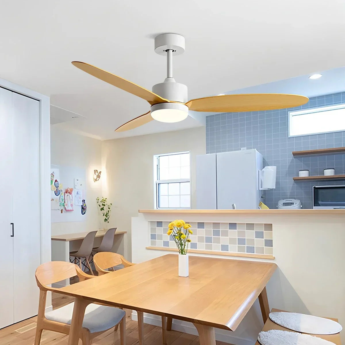 Deckenventilator mit 3 Flügeln und Licht fürs Schlafzimmer | Desfino