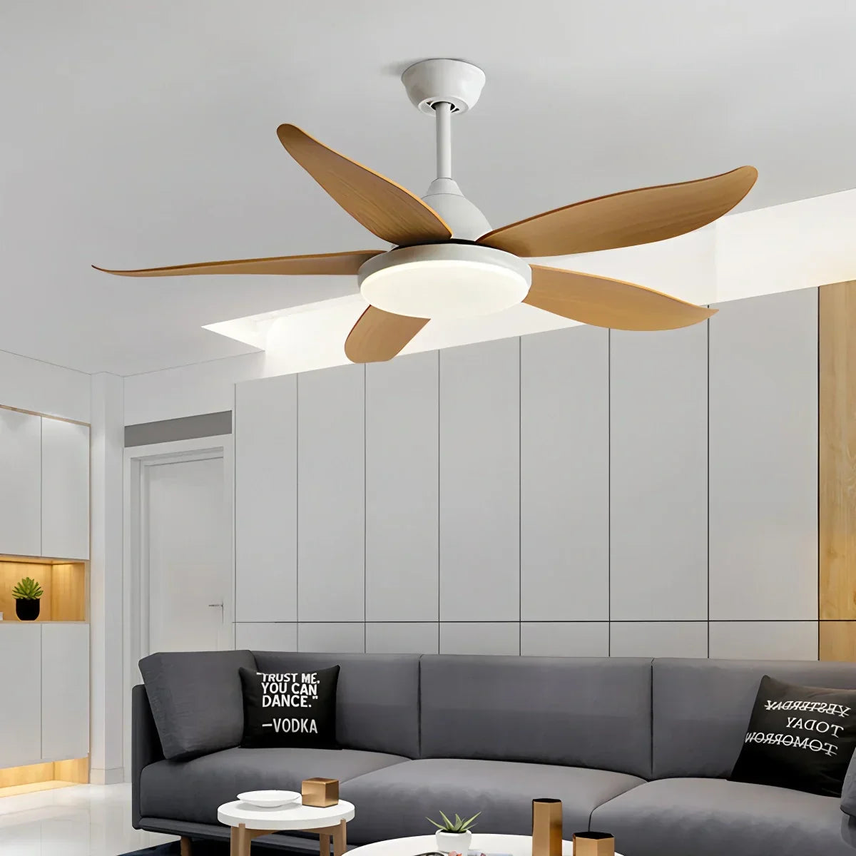 Moderner Deckenventilator mit 5 Flügeln und Lampe | Desfino