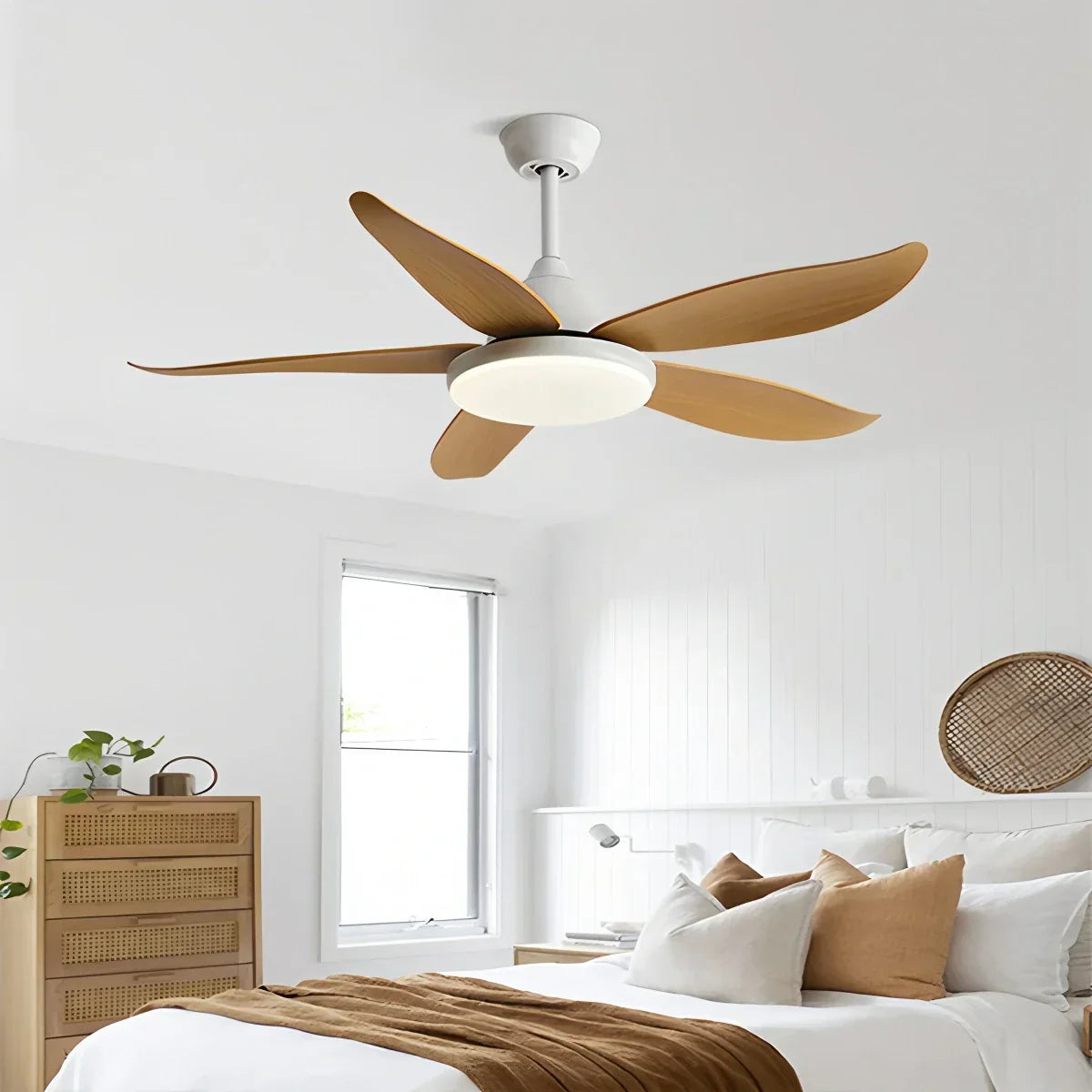 Moderner Deckenventilator mit 5 Flügeln und Lampe | Desfino