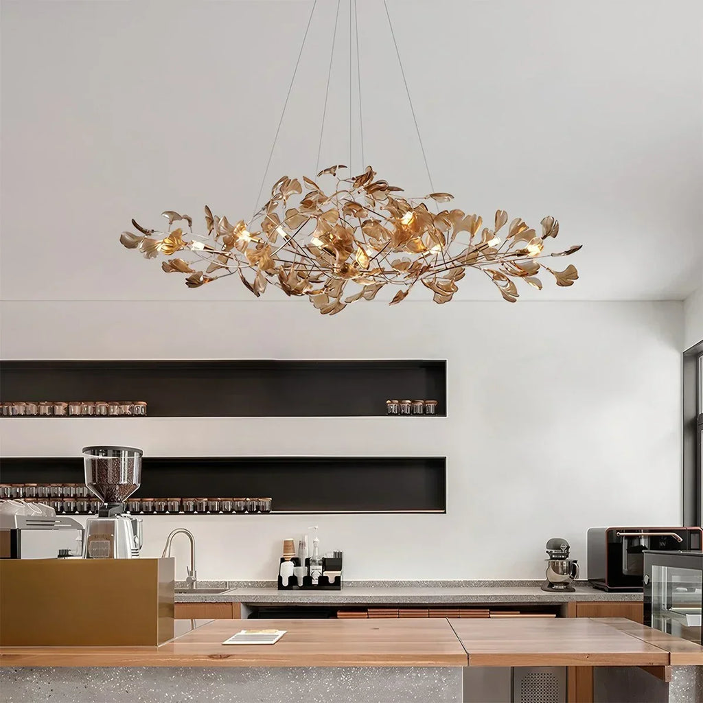 Kronleuchter mit Ginkgoblättern aus Acrylglas für den Essbereich | Desfino