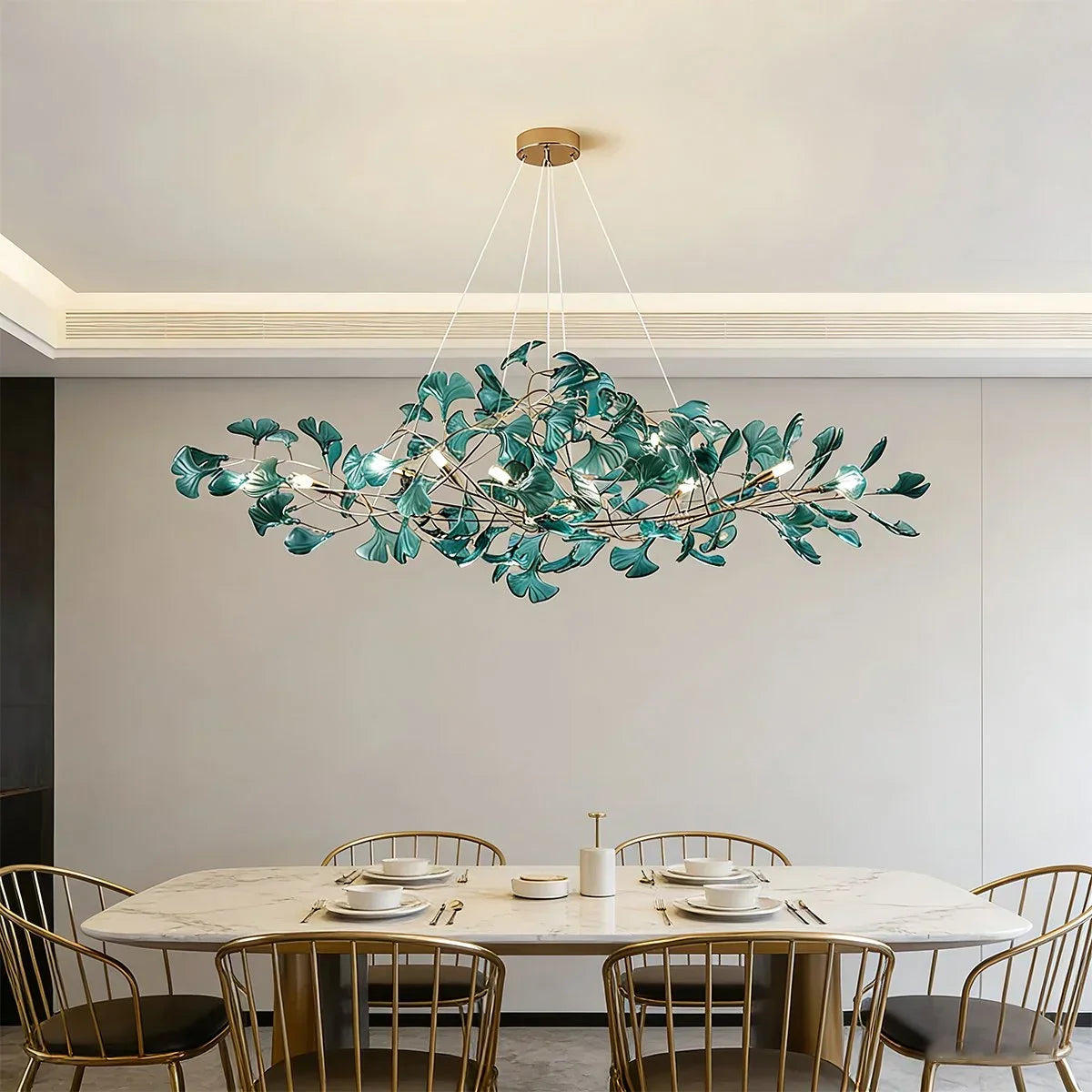 Kronleuchter mit Ginkgoblättern aus Acrylglas für den Essbereich | Desfino
