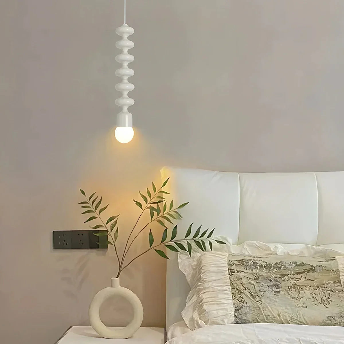 Bauhaus-Perlen-Hängeleuchte für das Schlafzimmer | Desfino