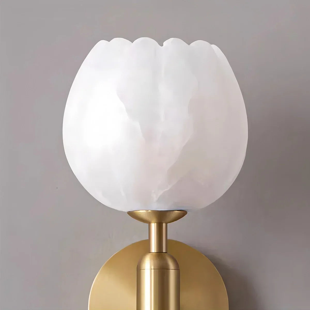 Kreative blumenförmige Alabaster-Wandleuchte | Desfino