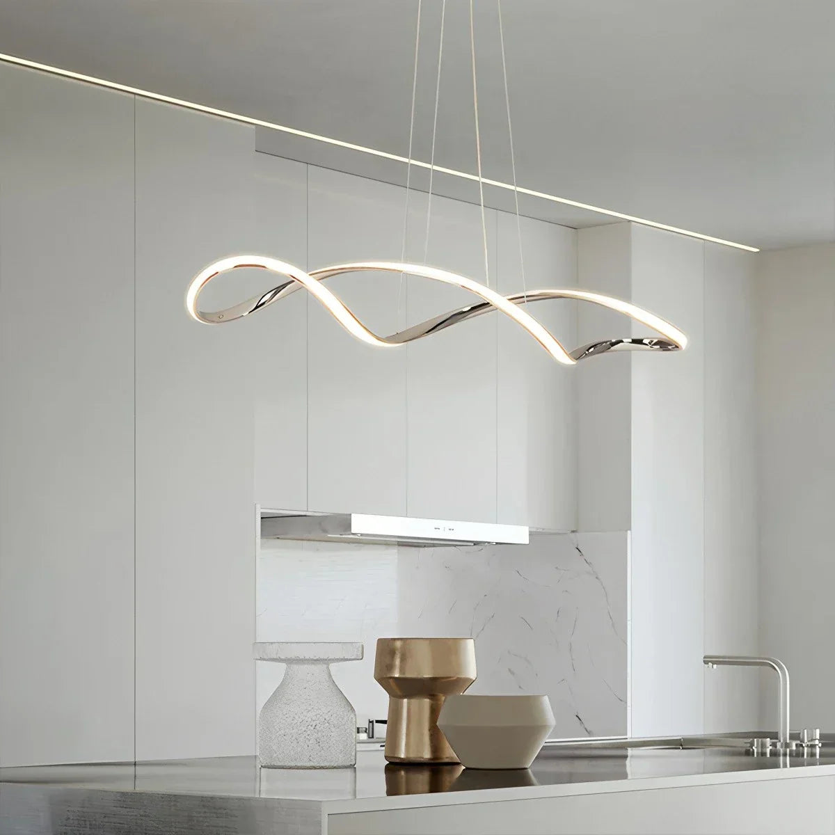 Lineare Pendelleuchte mit gedrehtem Design für das Esszimmer | Desfino