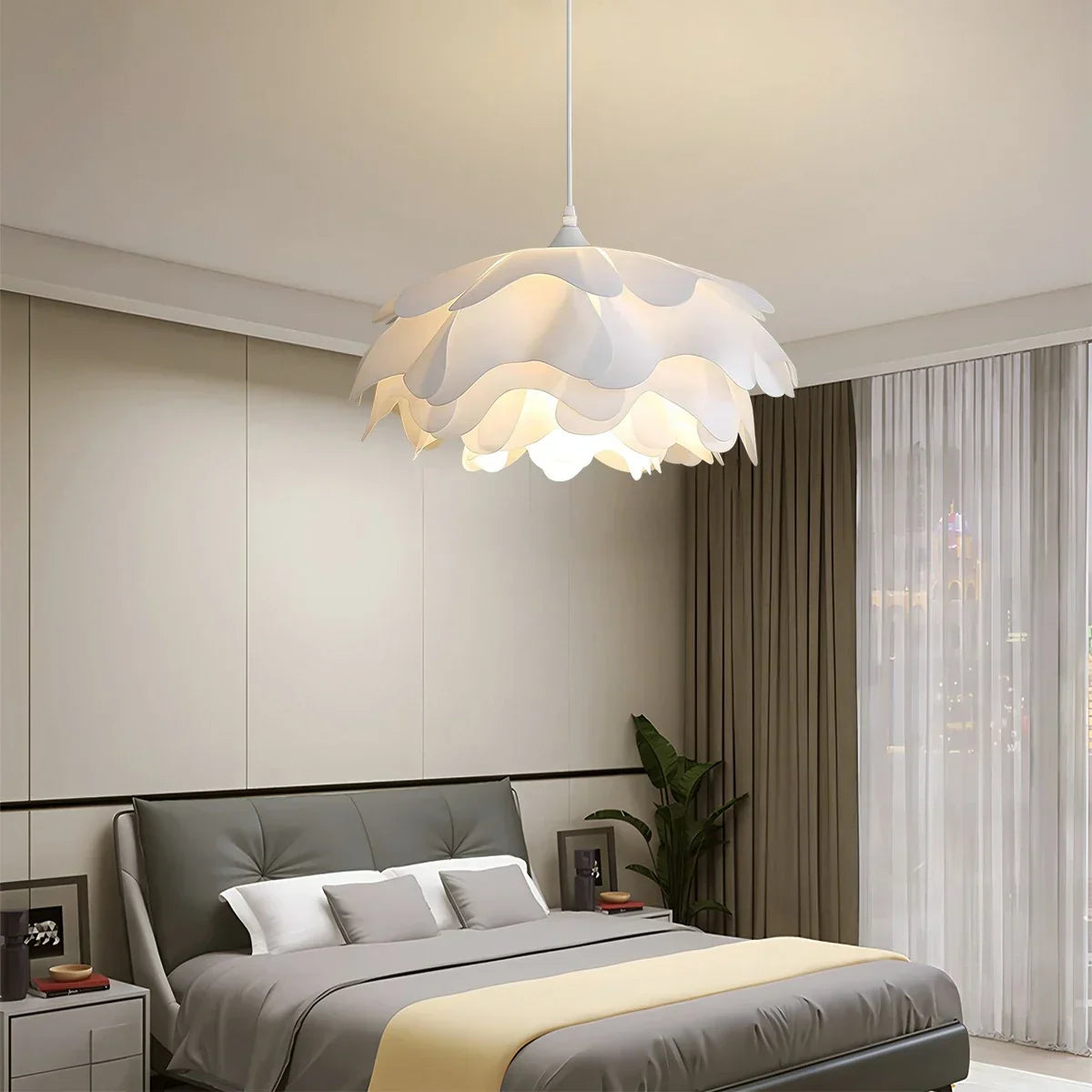 Weiße Pendelleuchte in Blumenform für das Schlafzimmer | Desfino