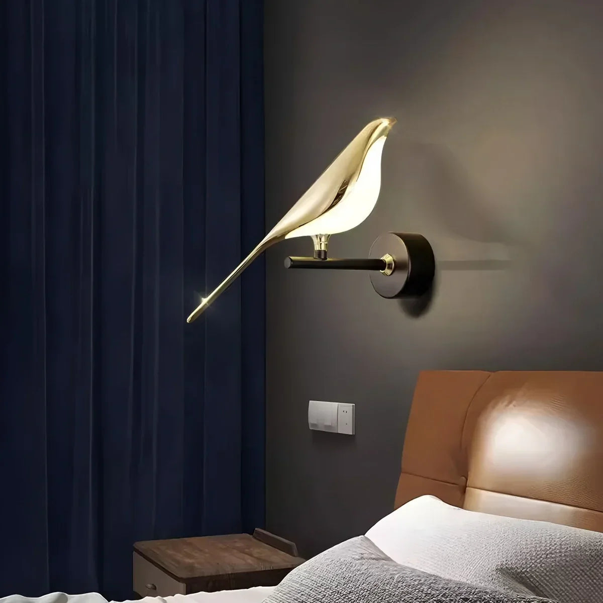 Wandleuchte mit goldenen Vögeln für das Schlafzimmer | Desfino