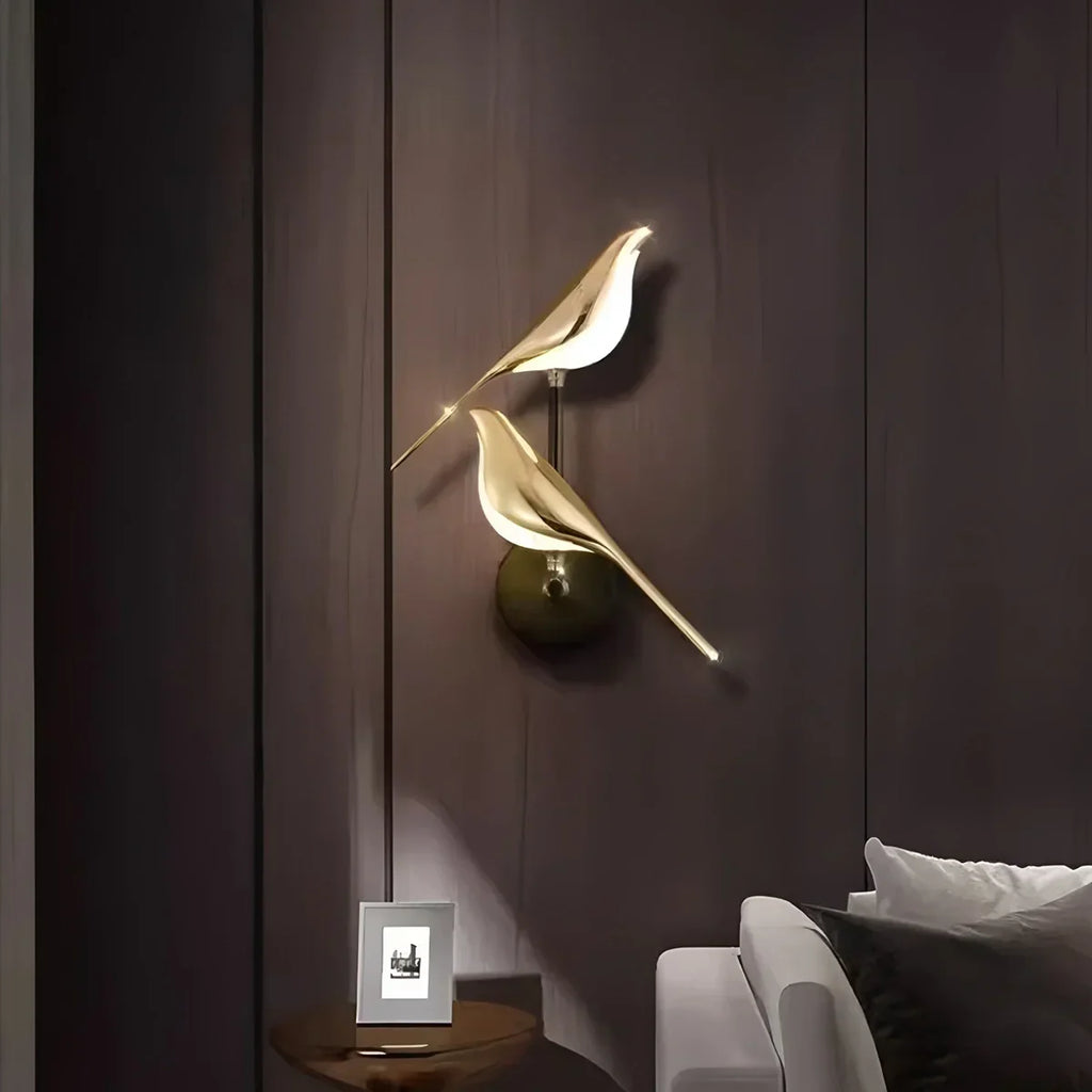 Wandleuchte mit goldenen Vögeln für das Schlafzimmer | Desfino