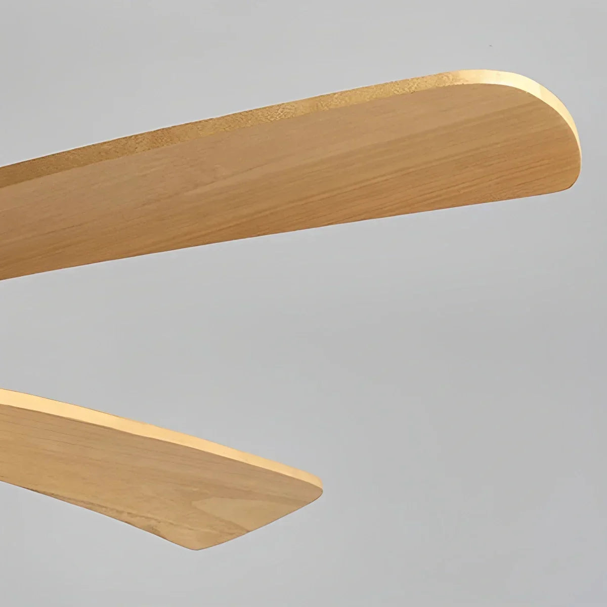 Deckenventilator mit Leuchte „High Wind“ aus Holz | Desfino