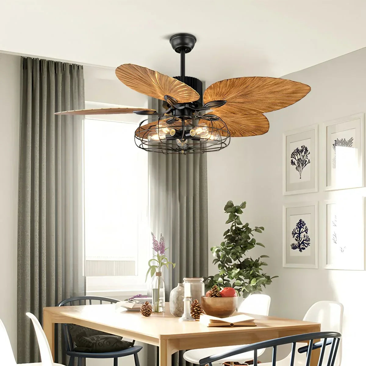 Deckenventilator mit Leuchte und tropischen Palmenblättern im Industriestil | Desfino