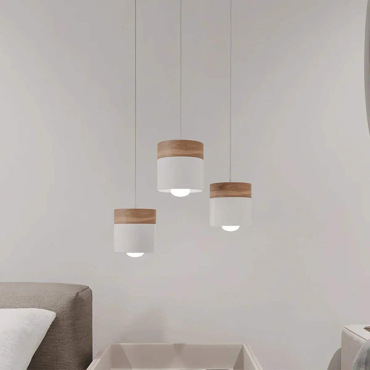 Moderne Pendelleuchte „Laetus“ aus Holz als Akzentbeleuchtung | Desfino