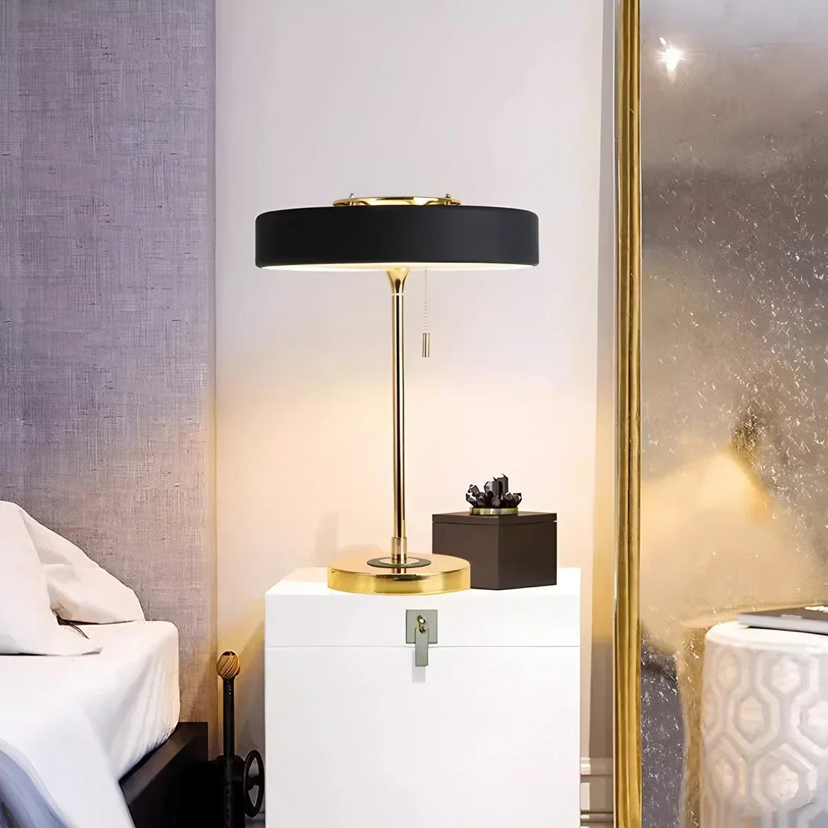 Mid-Century Round Table Lamp with Pull Chain | Desfino