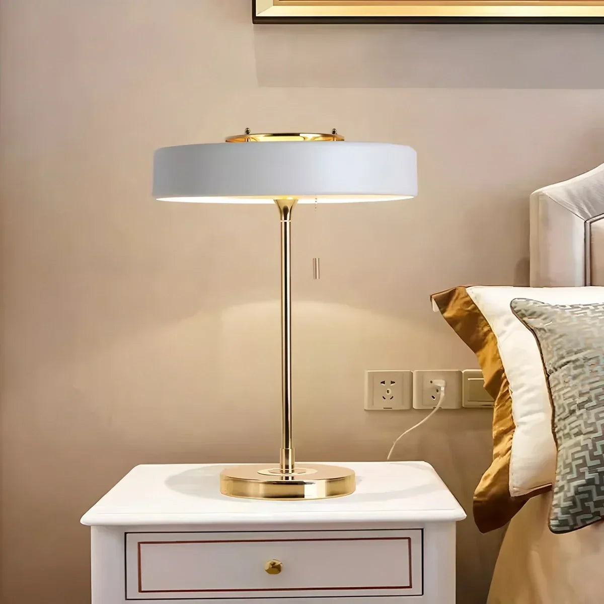 Mid-Century Round Table Lamp with Pull Chain | Desfino