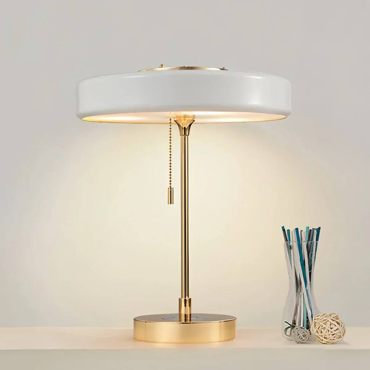 Mid-Century Round Table Lamp with Pull Chain | Desfino