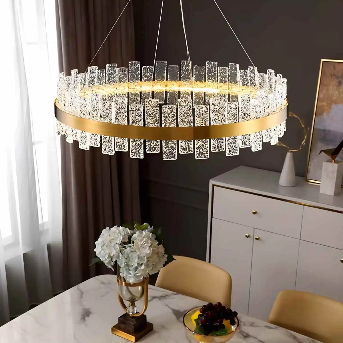 Moderner Kronleuchter aus mattiertem Glas und Kristall | Desfino