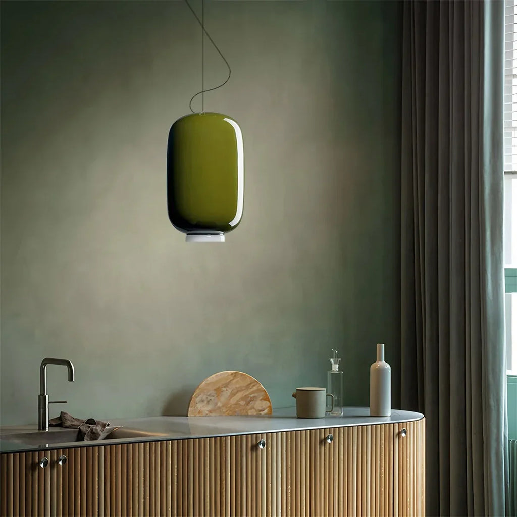 Moderne Pendelleuchte als Laterne aus farbigem Glas | Desfino