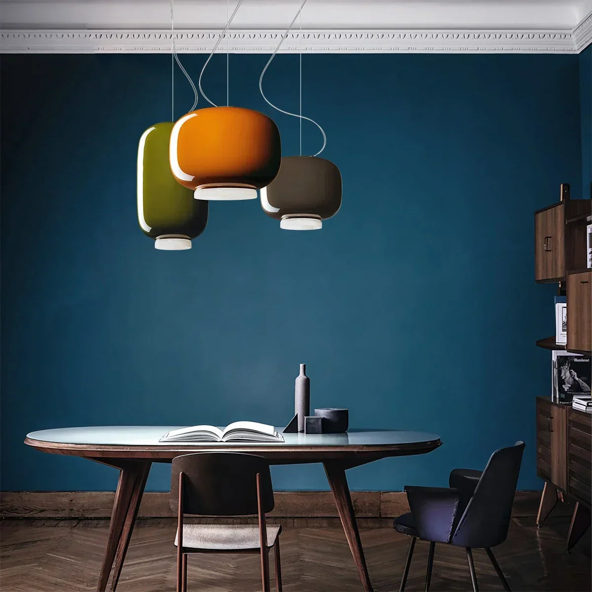 Moderne Pendelleuchte als Laterne aus farbigem Glas | Desfino