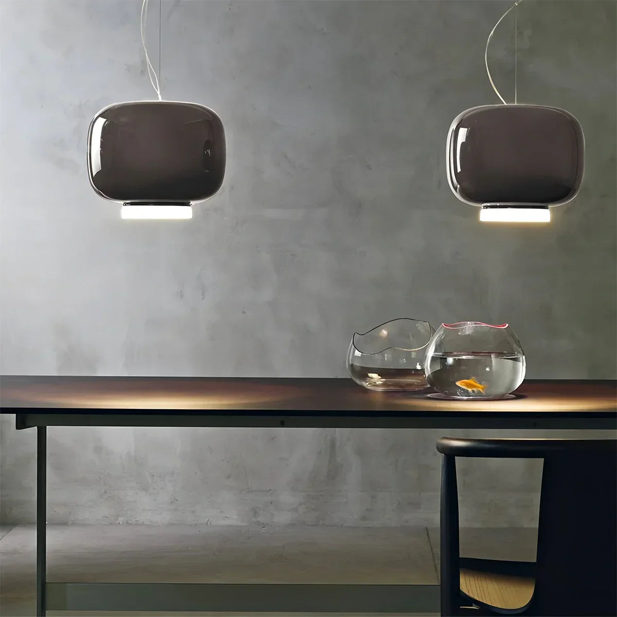 Moderne Pendelleuchte als Laterne aus farbigem Glas | Desfino