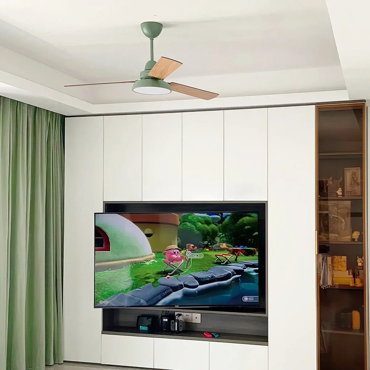Moderne minimalistische Deckenventilatorleuchte mit drei Blättern | Desfino
